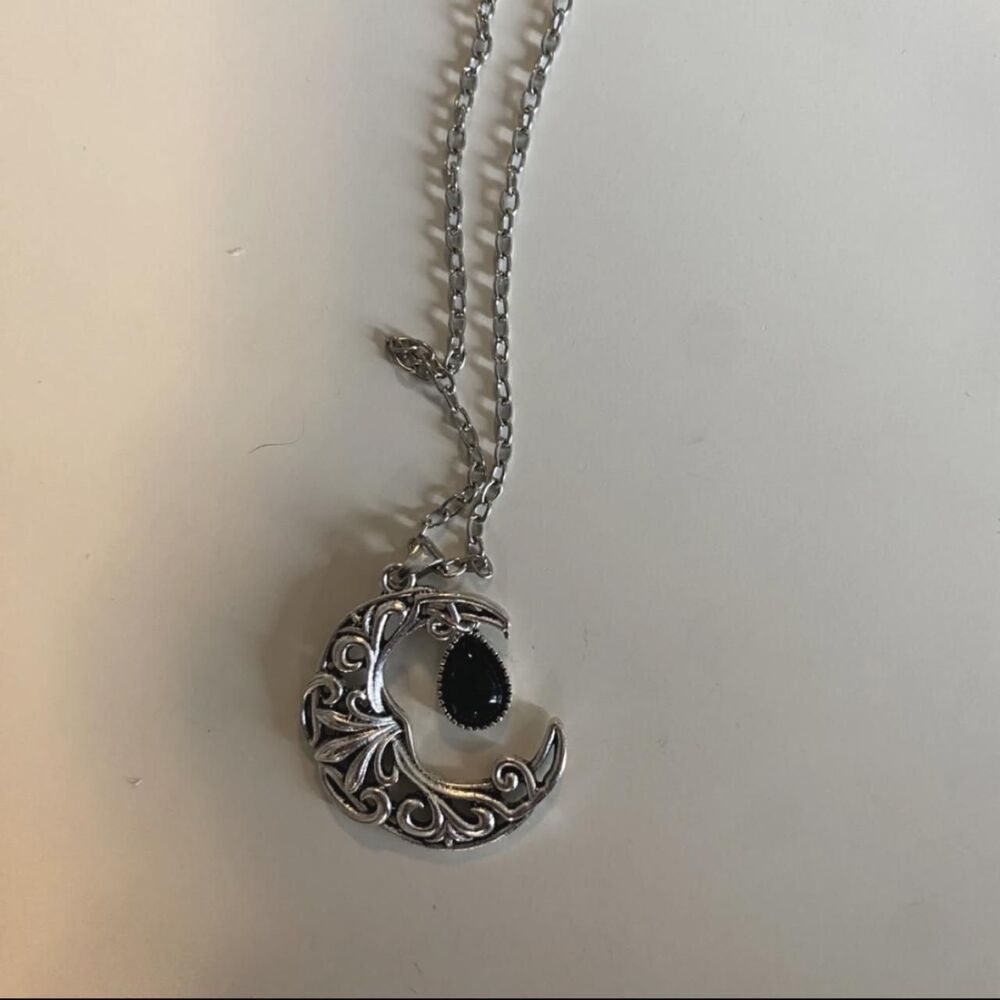 ꧁ᬊᬁ whimsigoth silver moon necklace ᬊ᭄꧂ - Picture 4 of 7